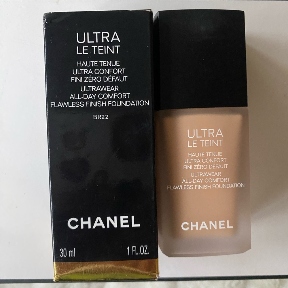 CHANEL Ultra Le Teint Foundation - BR22